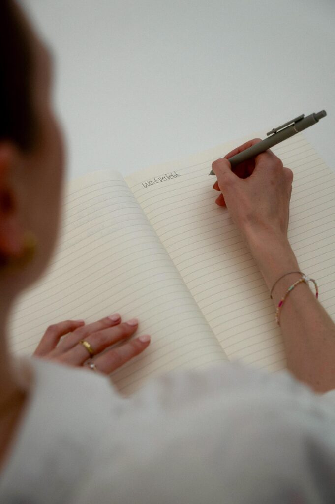 Jana Erlenkötter schreibt freie Reden für Trauungen Hochzeiten und besondere Momente in Köln OWL und NRW